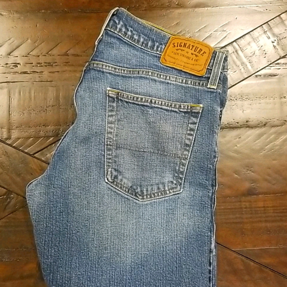 Levi's 32x30 slim straight